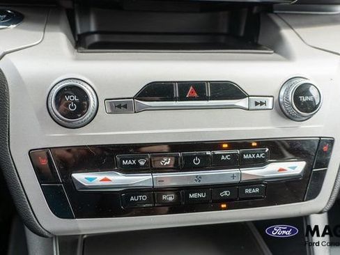 Used 2023 Ford Explorer XLT AWD/4WD image 24