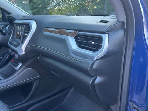 Used 2023 GMC Acadia SLE image 26