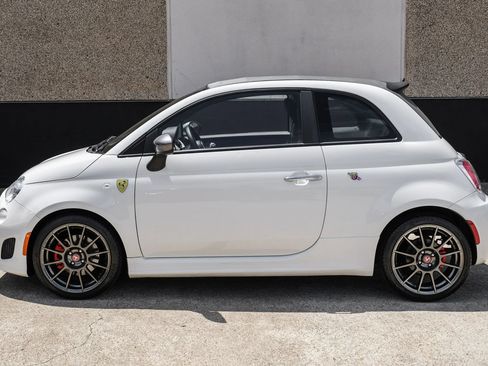 Used 2013 FIAT 500 Abarth w/ Comfort/Convenience Group FWD image 10