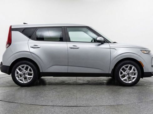 Used 2025 Kia Soul LX w/ LX Technology Package FWD image 11
