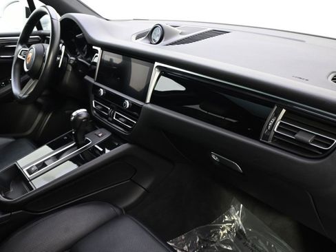 Used 2022 Porsche Macan AWD/4WD image 15