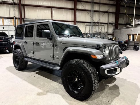 Used 2021 Jeep Wrangler Unlimited Sahara AWD/4WD image 2