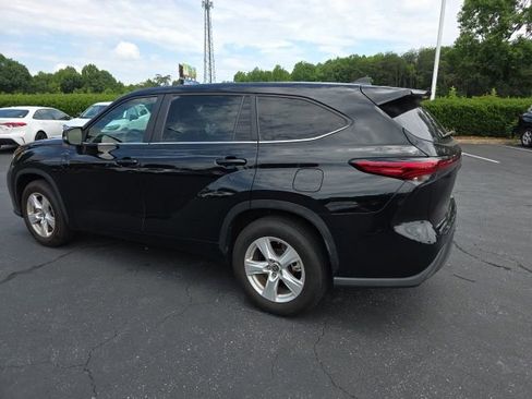 Used 2023 Toyota Highlander L FWD image 9