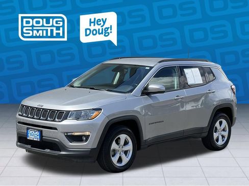 Used 2019 Jeep Compass Latitude w/ Cold Weather Group AWD/4WD image 1