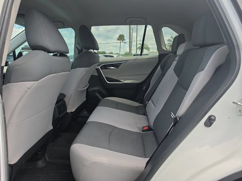 Used 2020 Toyota RAV4 XLE FWD image 13