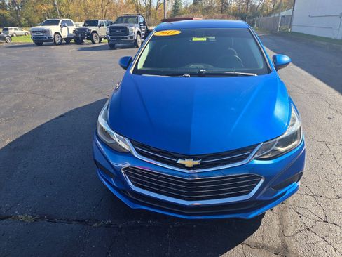 Used 2017 Chevrolet Cruze LT w/ Convenience Package image 8