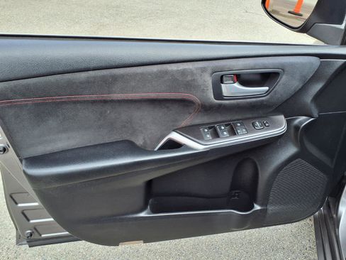 Used 2016 Toyota Camry XSE w/ Moonroof Package FWD image 13