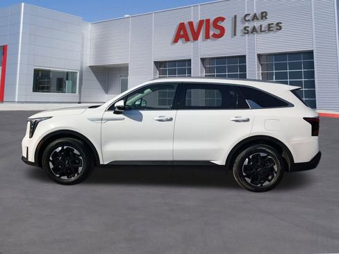 Used 2024 Kia Sorento S image 2