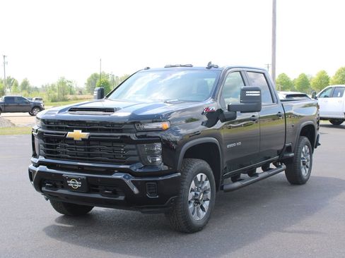 Used 2026 Chevrolet Silverado 2500 Custom w/ Custom Value Package AWD/4WD image 3