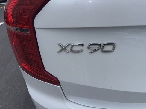 Used 2018 Volvo XC90 T5 Momentum w/ Convenience Package AWD/4WD image 6