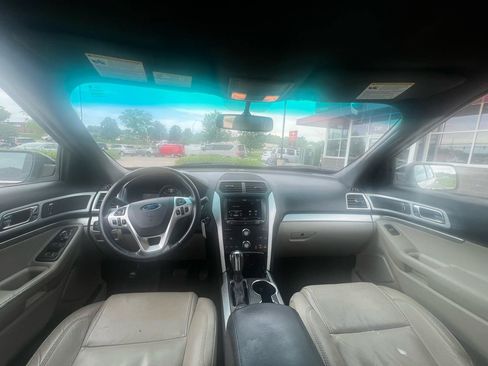 Used 2015 Ford Explorer XLT w/ Equipment Group 202B AWD/4WD image 11