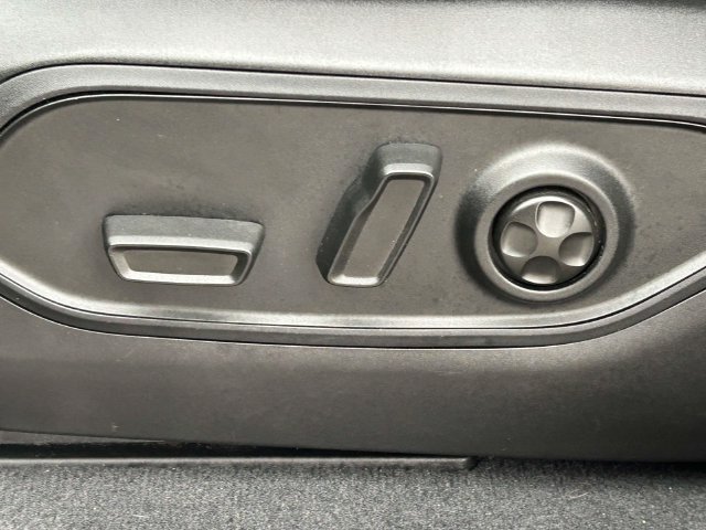 Used 2025 Jeep Grand Cherokee L Altitude RWD image 15