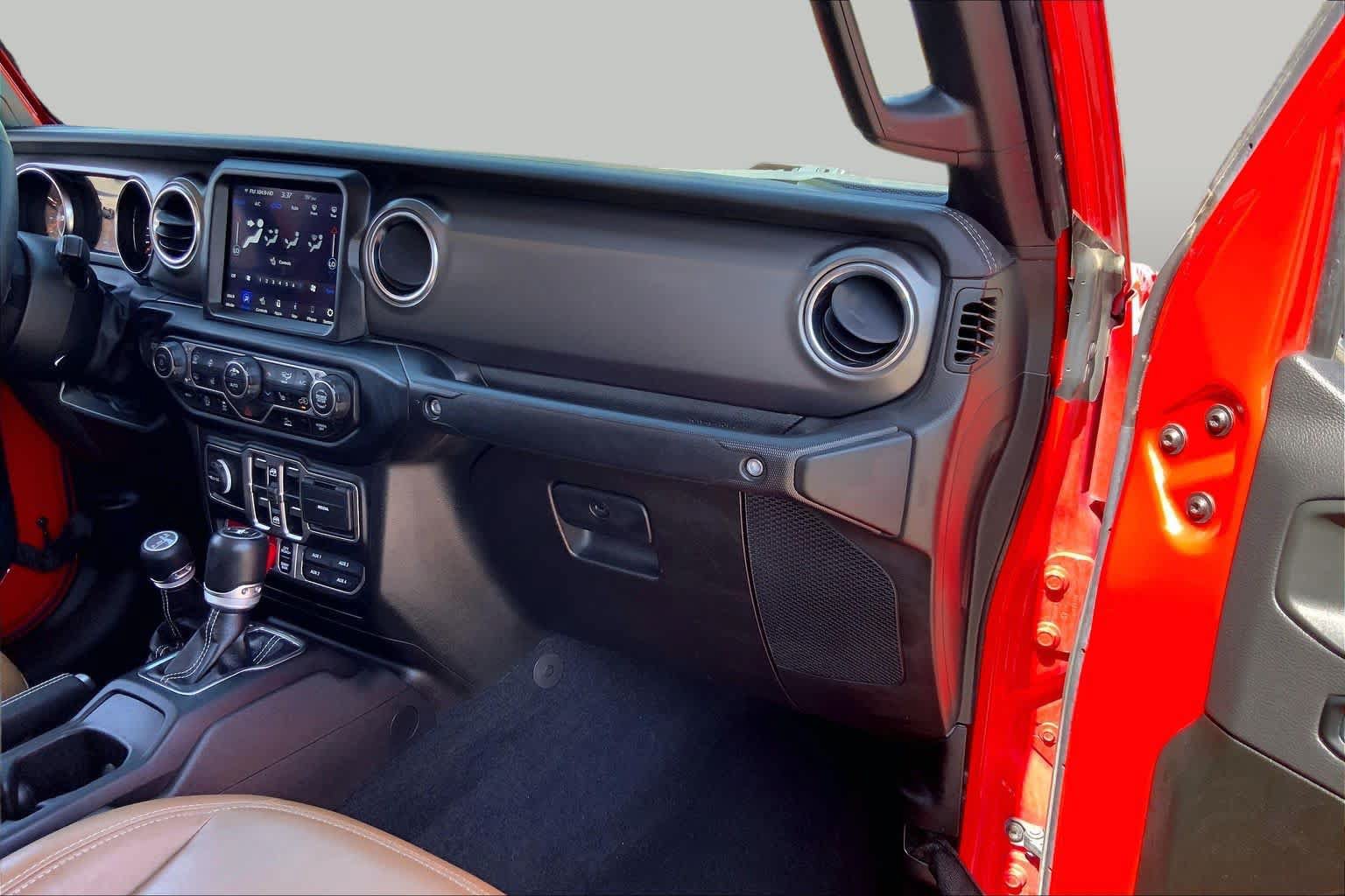 Used 2023 Jeep Gladiator Rubicon w/ Cold Weather Group AWD/4WD image 19