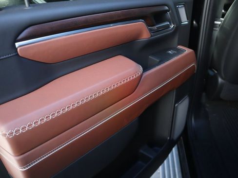 Used 2025 GMC Sierra 2500 Denali Ultimate image 10