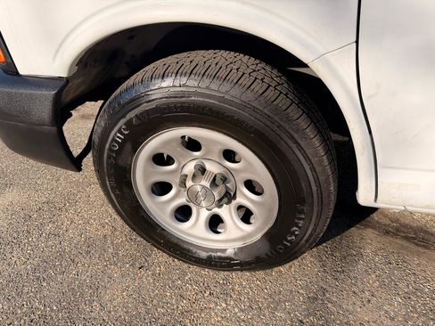 Used 2009 Chevrolet Express 1500 image 14