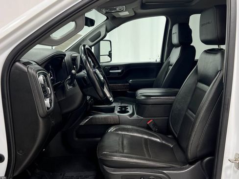 Used 2023 GMC Sierra 3500 Denali w/ Technology Package image 15
