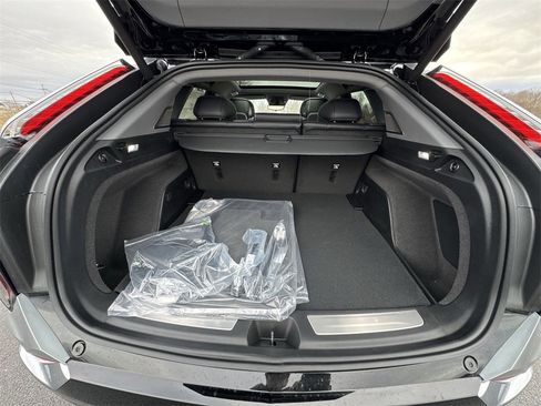New 2026 Cadillac Optiq Luxury 2 image 24
