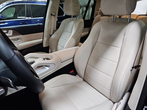 Certified 2026 Mercedes-Benz GLS 450 4MATIC image 18