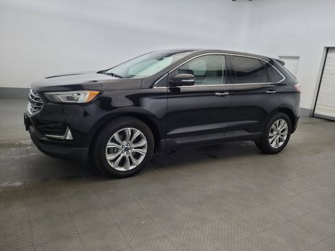 Used 2019 Ford Edge Titanium w/ Cold Weather Package AWD/4WD image 2