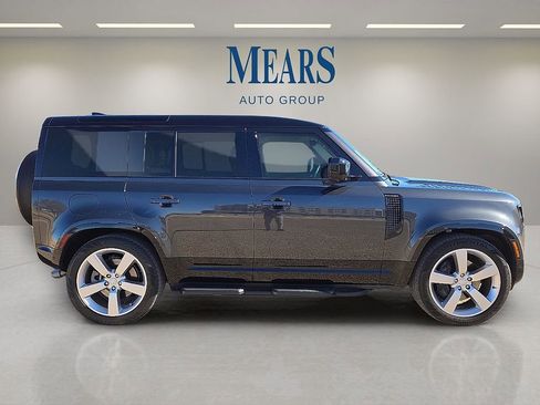 Used 2025 Land Rover Defender 110 X-Dynamic SE image 6