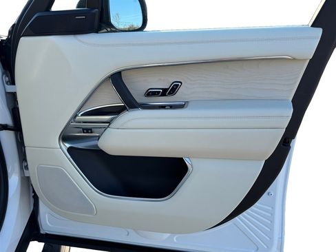 Used 2023 Land Rover Range Rover SE image 24