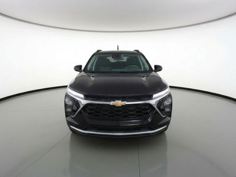 Used 2025 Chevrolet Trax LT w/ LT Convenience Package FWD image 2