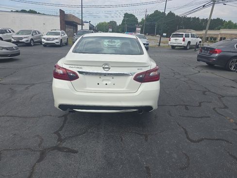 Used 2018 Nissan Altima 2.5 SR FWD image 7