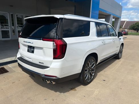 Used 2025 GMC Yukon XL Denali Ultimate AWD/4WD image 7