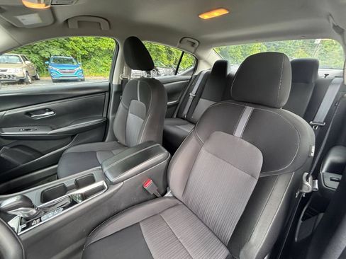 Used 2025 Nissan Sentra SV FWD image 31