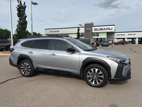 Used 2025 Subaru Outback Limited AWD/4WD image 1