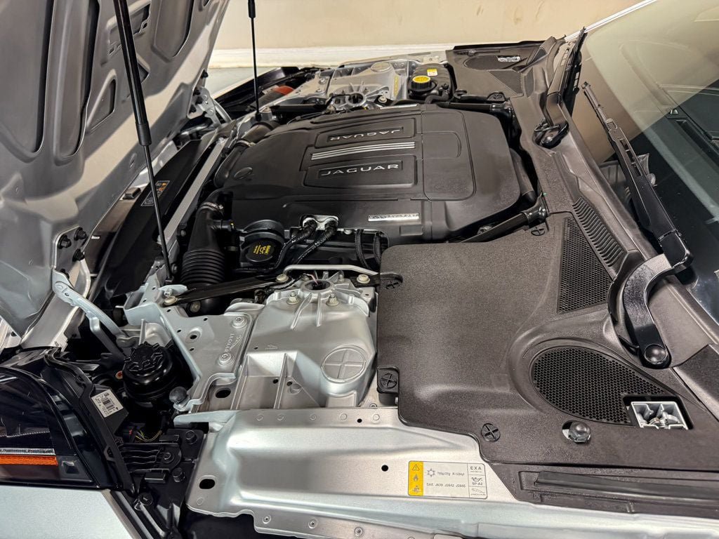 Used 2015 Jaguar F-TYPE R RWD image 15