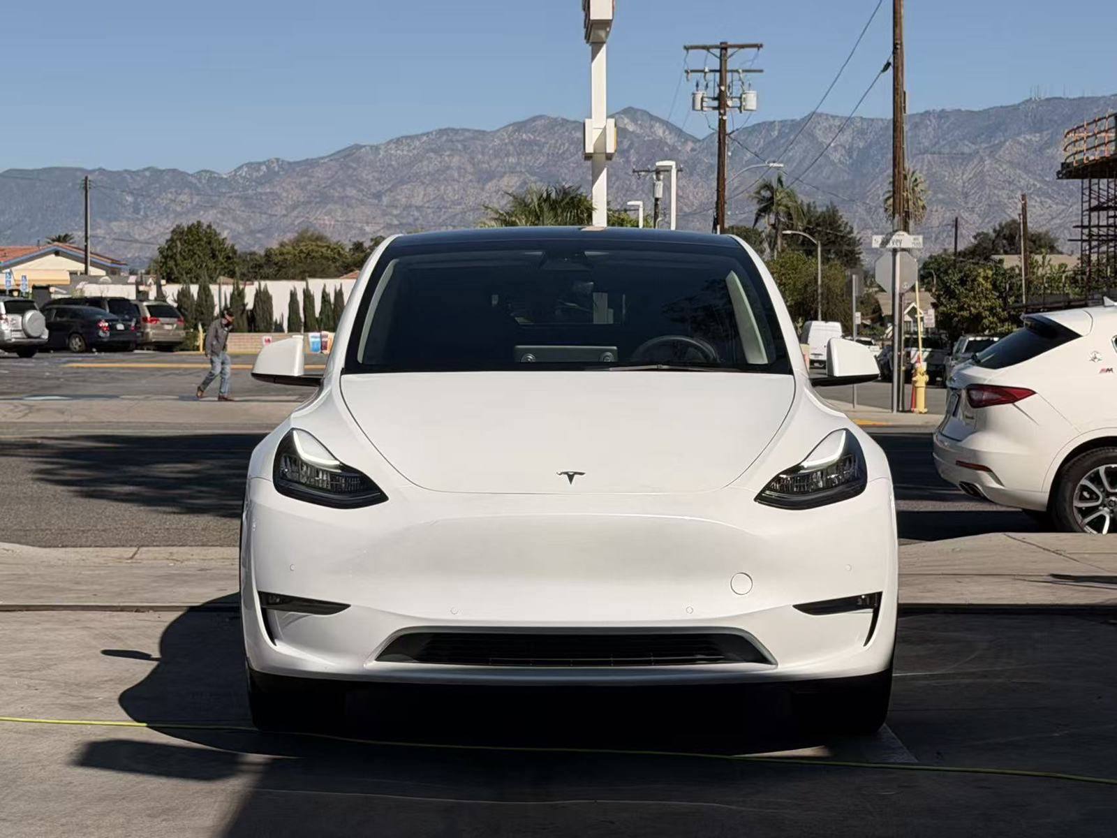 Used 2023 Tesla Model Y Long Range AWD/4WD image 3