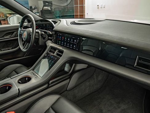 Certified 2022 Porsche Taycan image 40