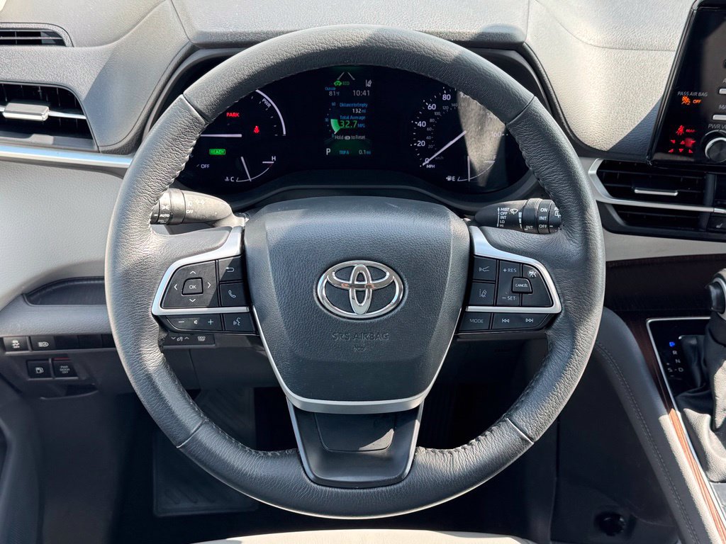 Used 2024 Toyota Sienna XLE FWD image 25