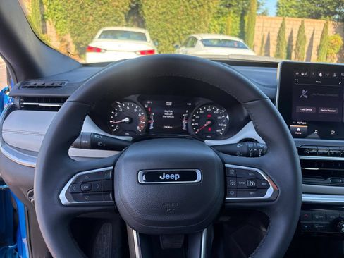 Used 2025 Jeep Compass Limited AWD/4WD image 24