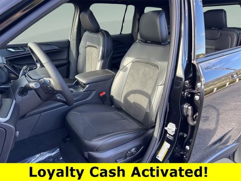 New 2025 Jeep Grand Cherokee Laredo image 11