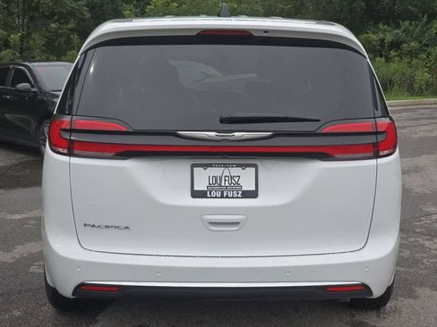 Used 2025 Chrysler Pacifica Select FWD image 13