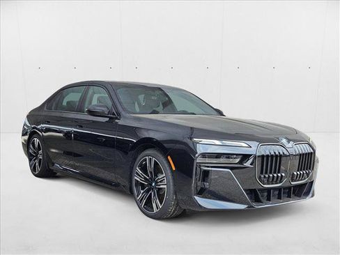 New 2025 BMW 750e xDrive image 6