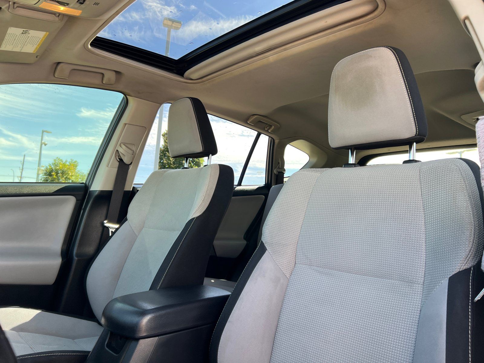 Used 2016 Toyota RAV4 XLE AWD/4WD image 14