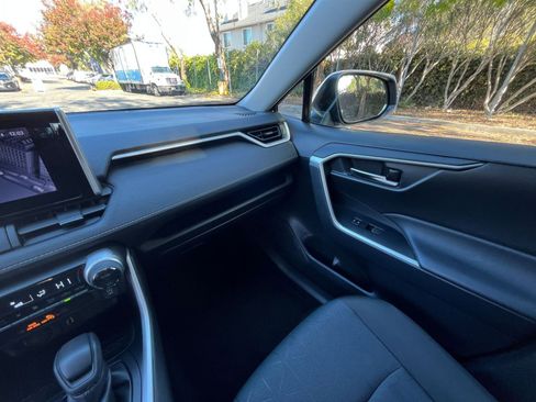 Used 2025 Toyota RAV4 XLE image 36