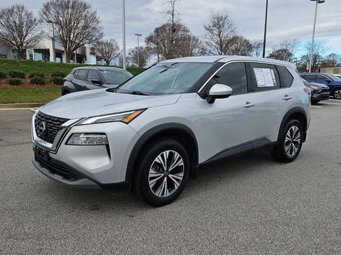 Used 2023 Nissan Rogue SV image 4