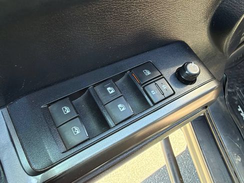 Used 2019 Toyota Tacoma TRD Off-Road AWD/4WD image 12