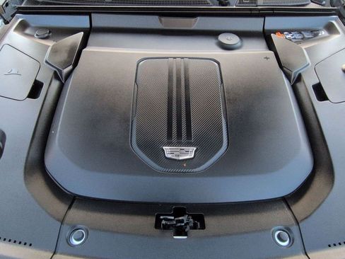 Certified 2024 Cadillac Lyriq Luxury AWD/4WD image 28