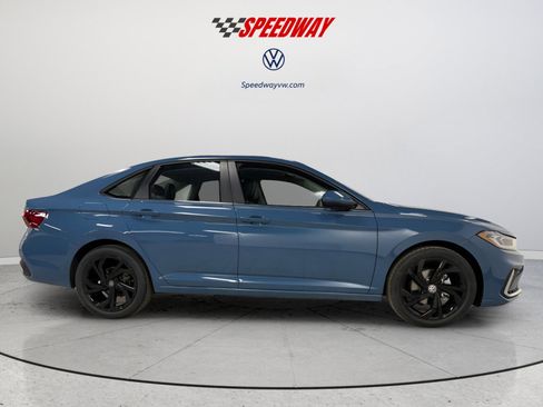 New 2026 Volkswagen Jetta SE FWD image 8