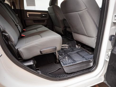 Used 2017 RAM 2500 SLT w/ Luxury Group AWD/4WD image 28