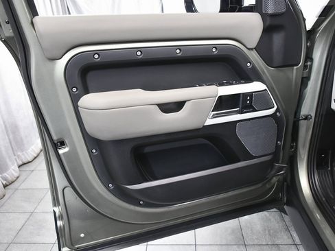 Used 2021 Land Rover Defender 110 X-Dynamic SE image 9