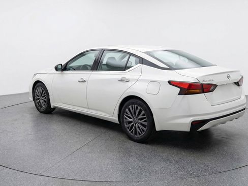 Used 2025 Nissan Altima 2.5 SV FWD image 6