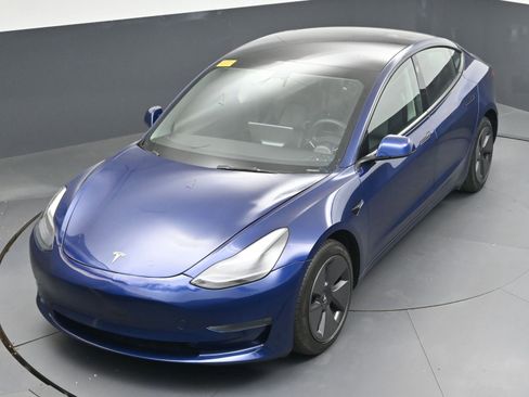 Used 2023 Tesla Model 3 Standard Range image 27