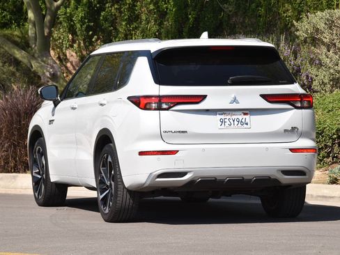 Used 2023 Mitsubishi Outlander SEL AWD/4WD image 7