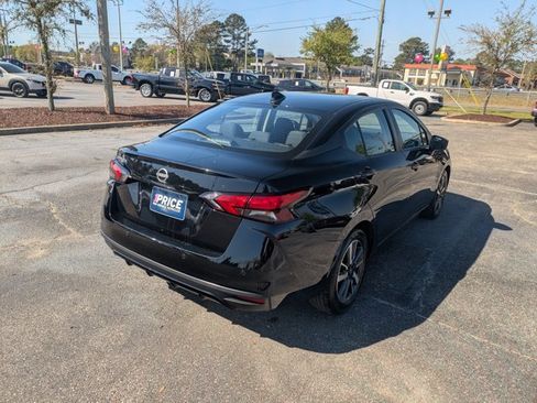 Used 2025 Nissan Versa SV image 5